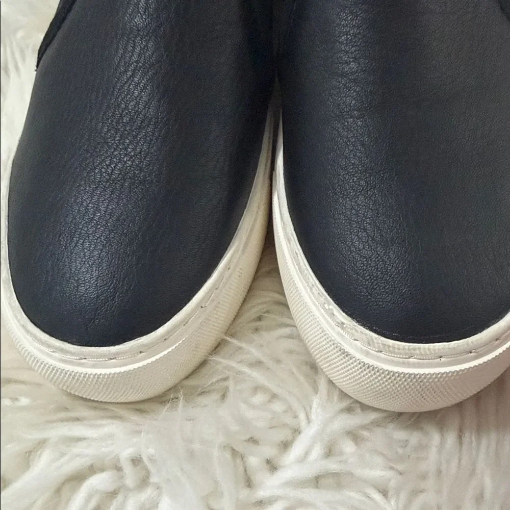 UGG Big Girl Black Leather Flats Size 5